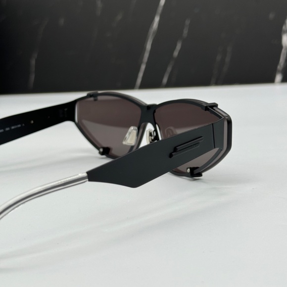 NEW BV1165S 002 BOTTEGA VENETA BLACK WOMEN BOTTEGA VENETA SUNGLASSES - Picture 9 of 12